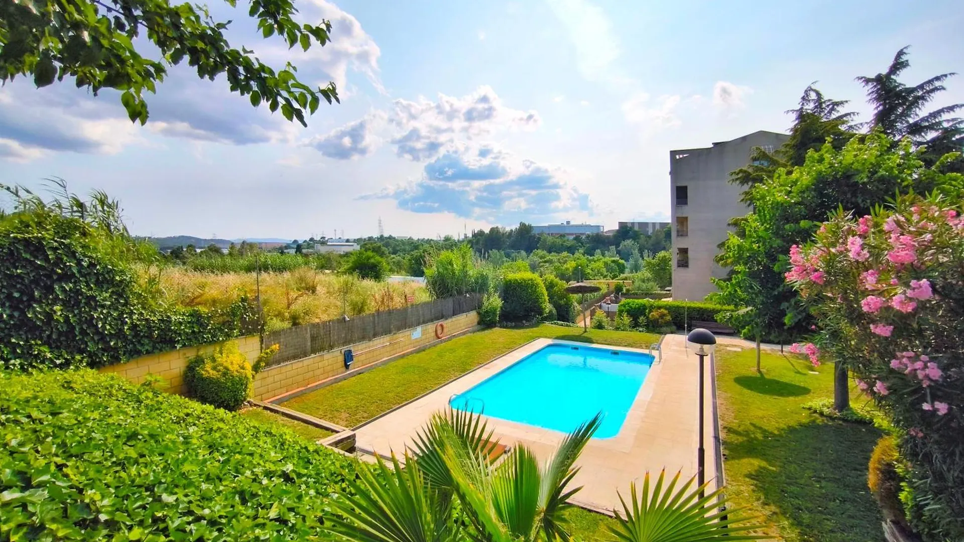 Duplex Con Piscina En Rubi Apartment 0*,