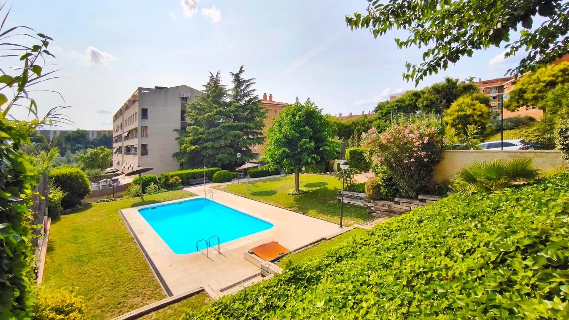Duplex Con Piscina En Rubi Apartment